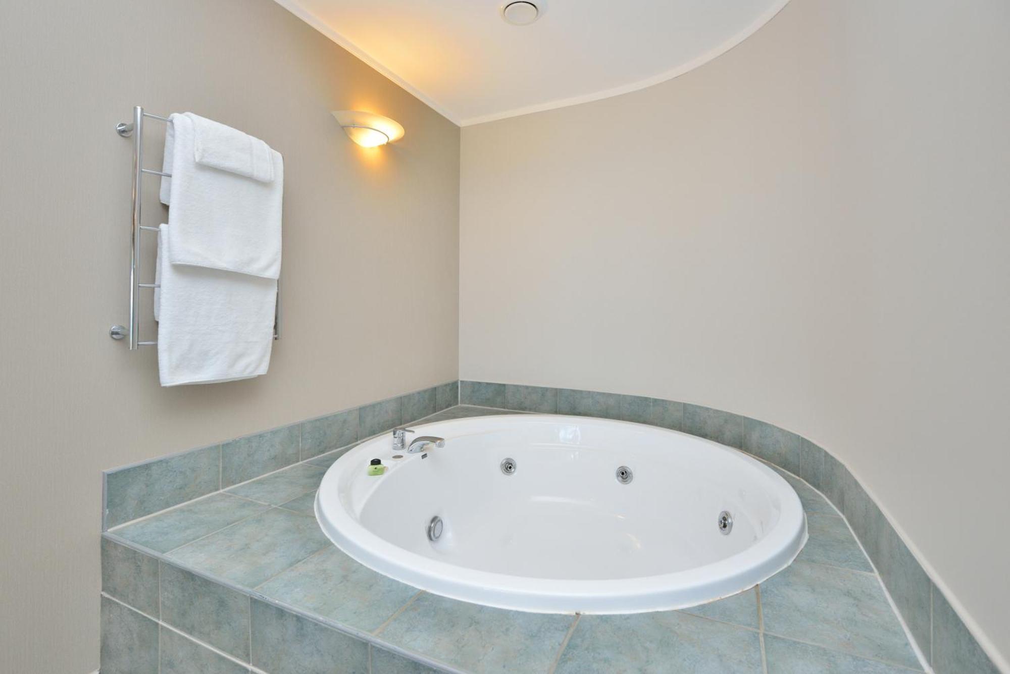 Two-Bedroom Suite with Spa Tub - Ground Floor