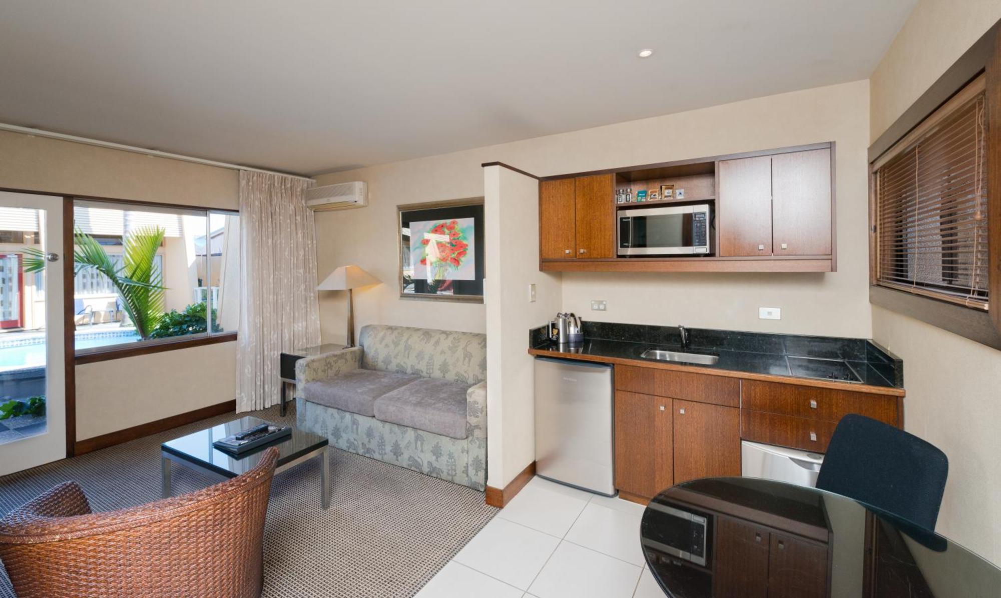One-Bedroom Apartment Courtyard View