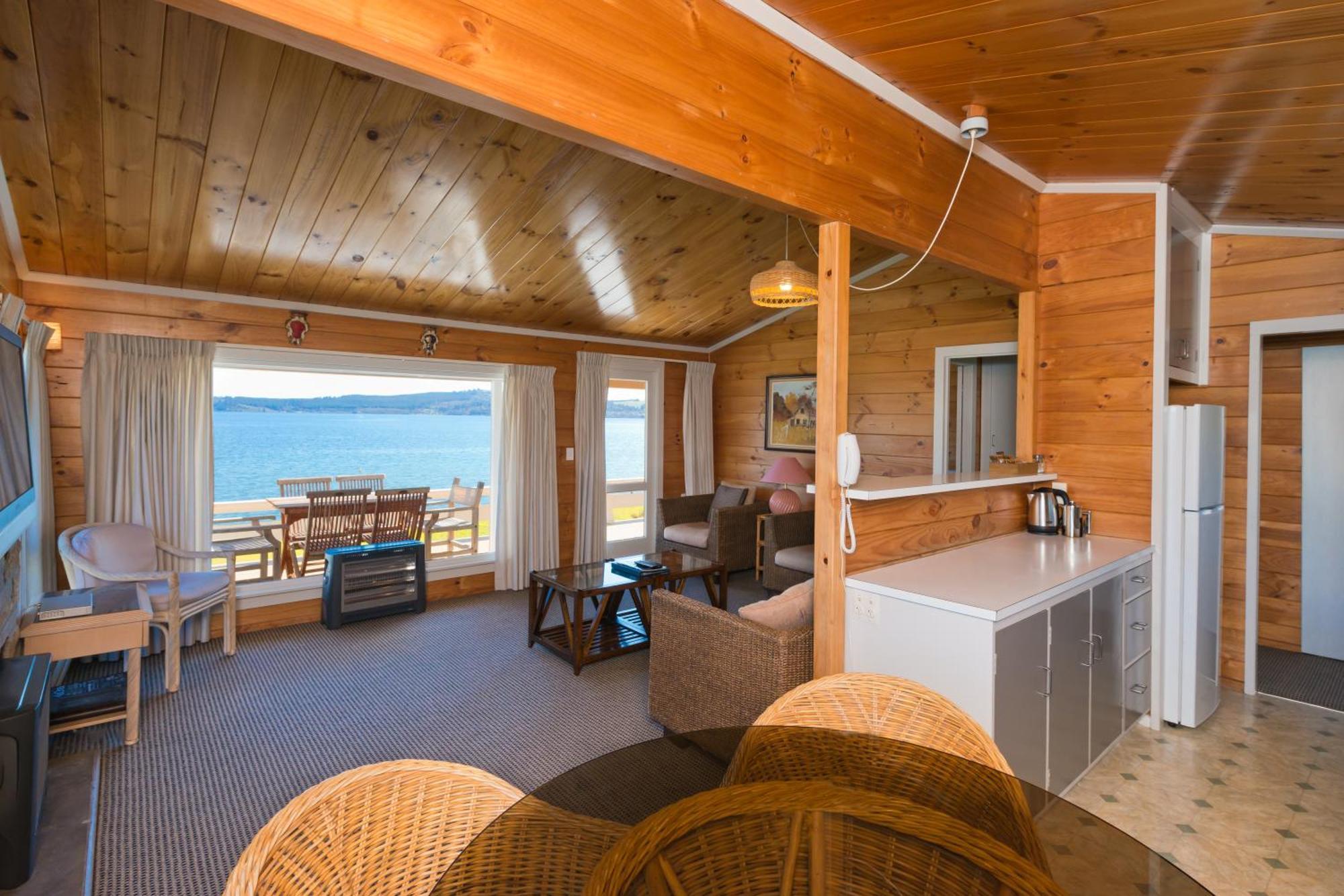 Three-Bedroom House Lake Front