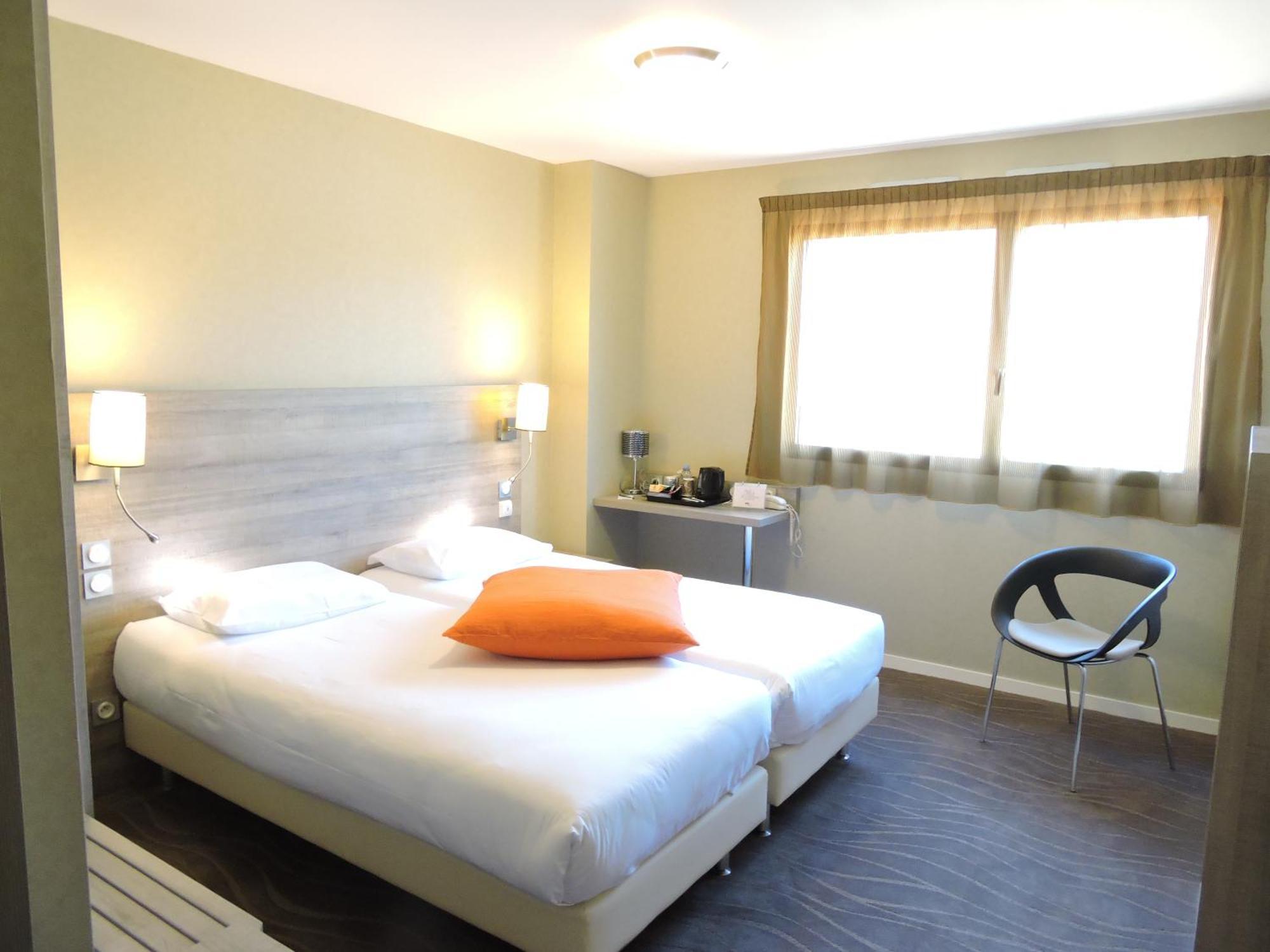 2 Single Beds - Superior Room