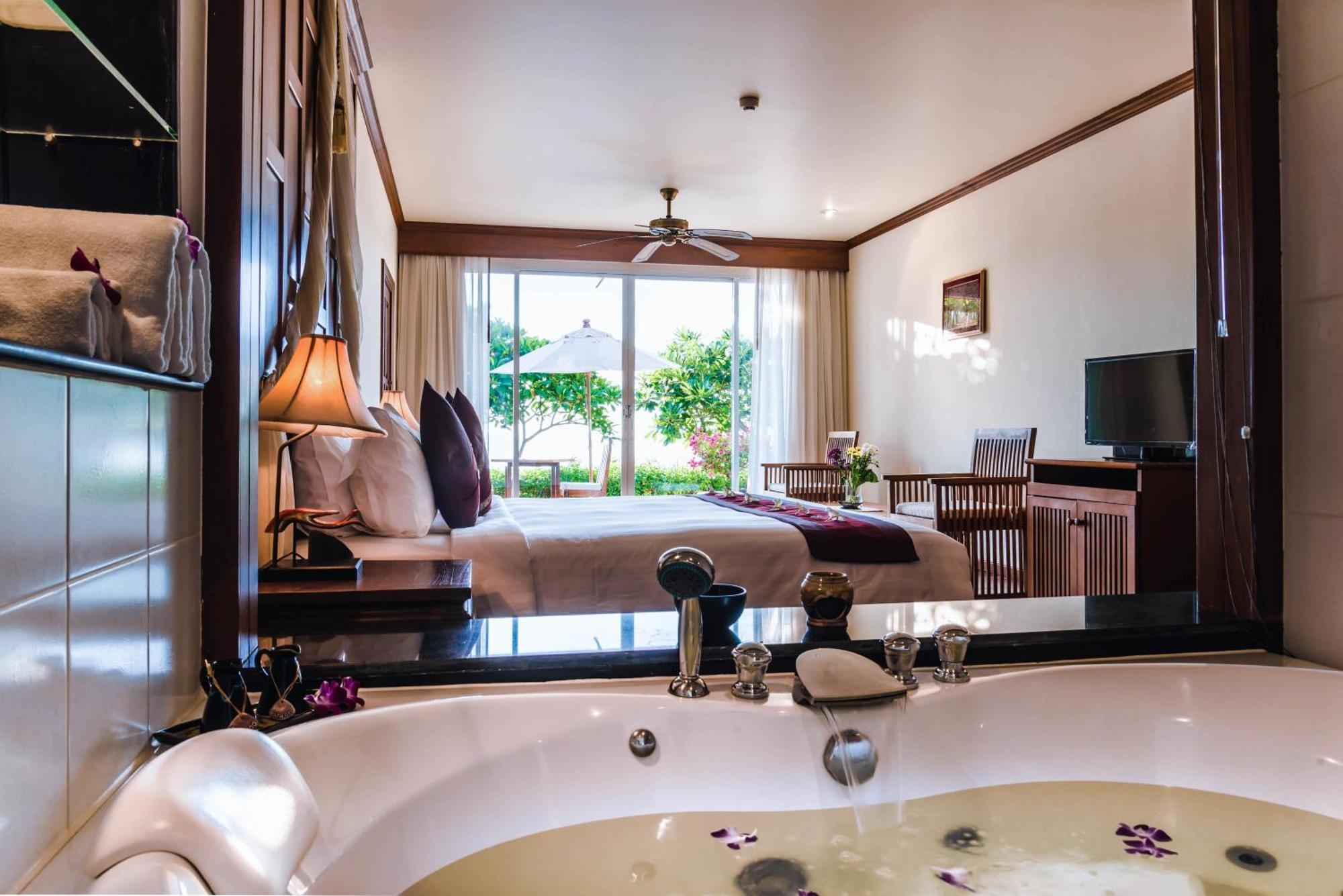 Premium Ocean Room with Pool Access (Size 50 Sqm.)