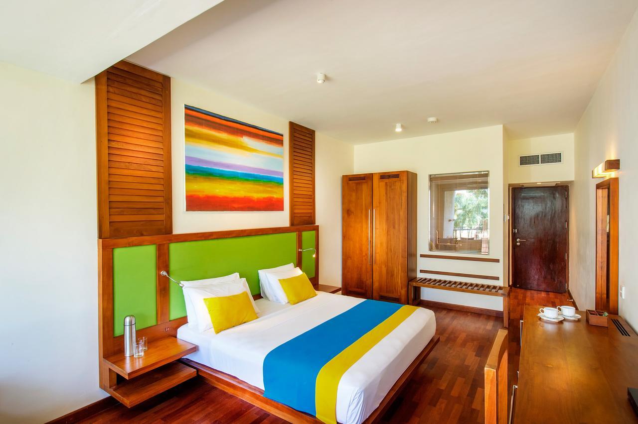 Premium Sea View Room Enjoy on Food & Beverage at the Main Bar the Main Restaurant & at Sahana Spa