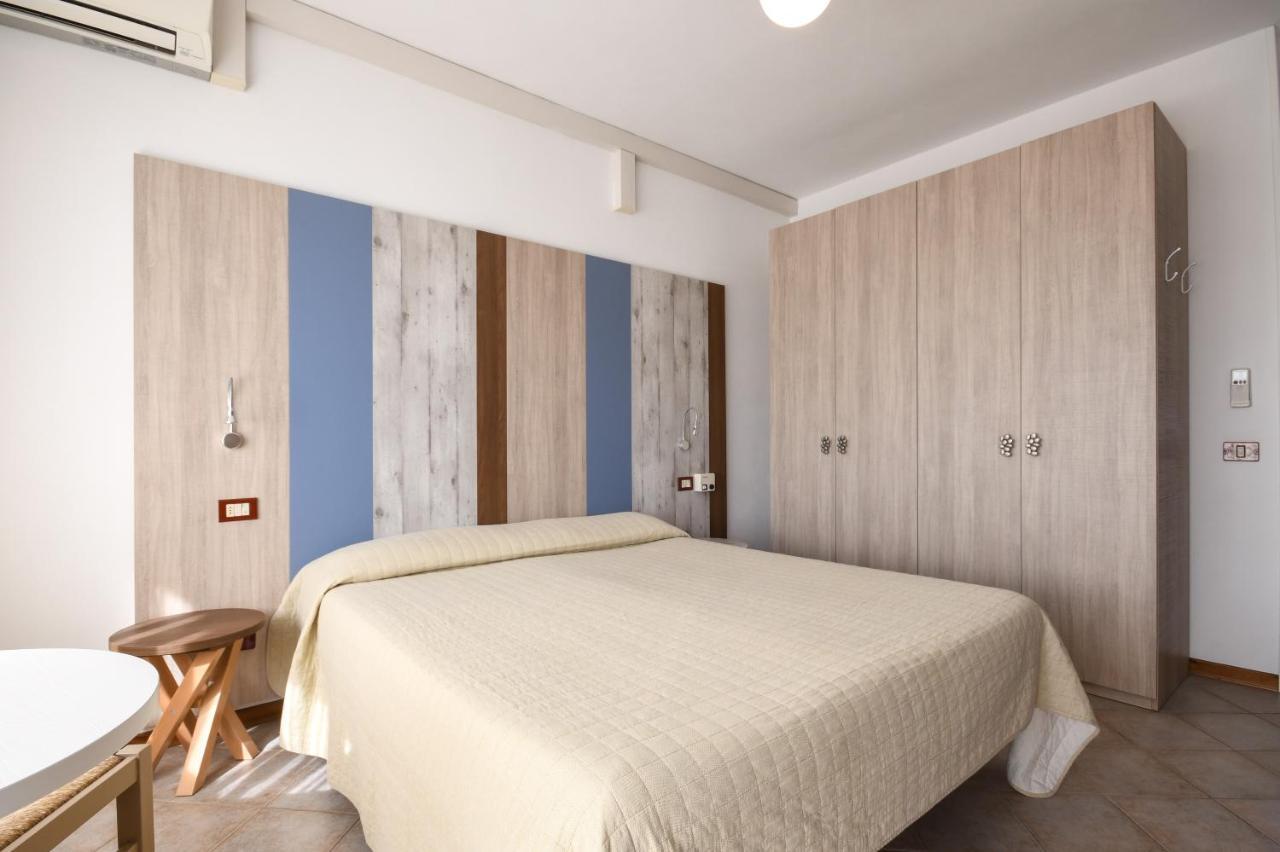 Superior One-Bedroom Apartment (5 Adults)  with Balcony or Terrace