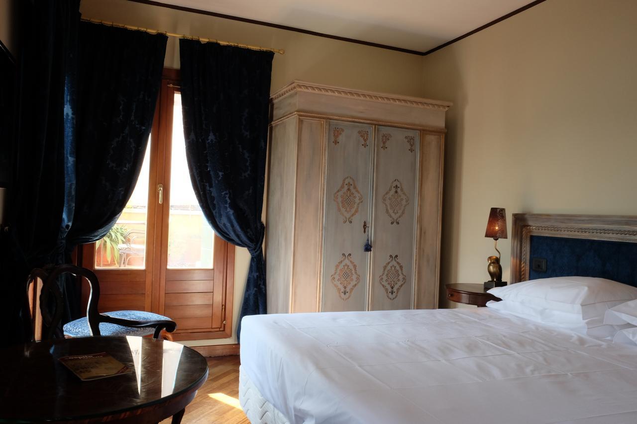 Superior Double Room Canal view Terrace