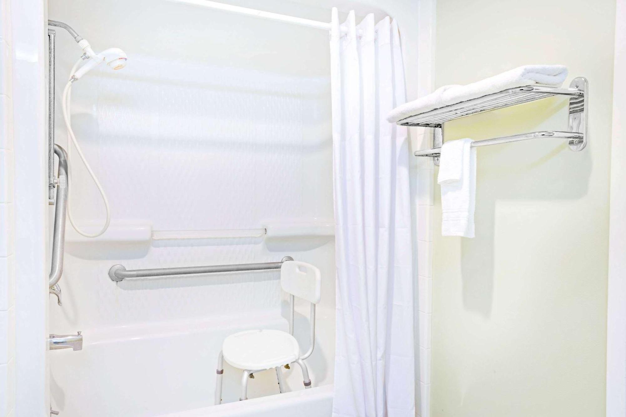 King Room - Mobility Access/Non-Smoking