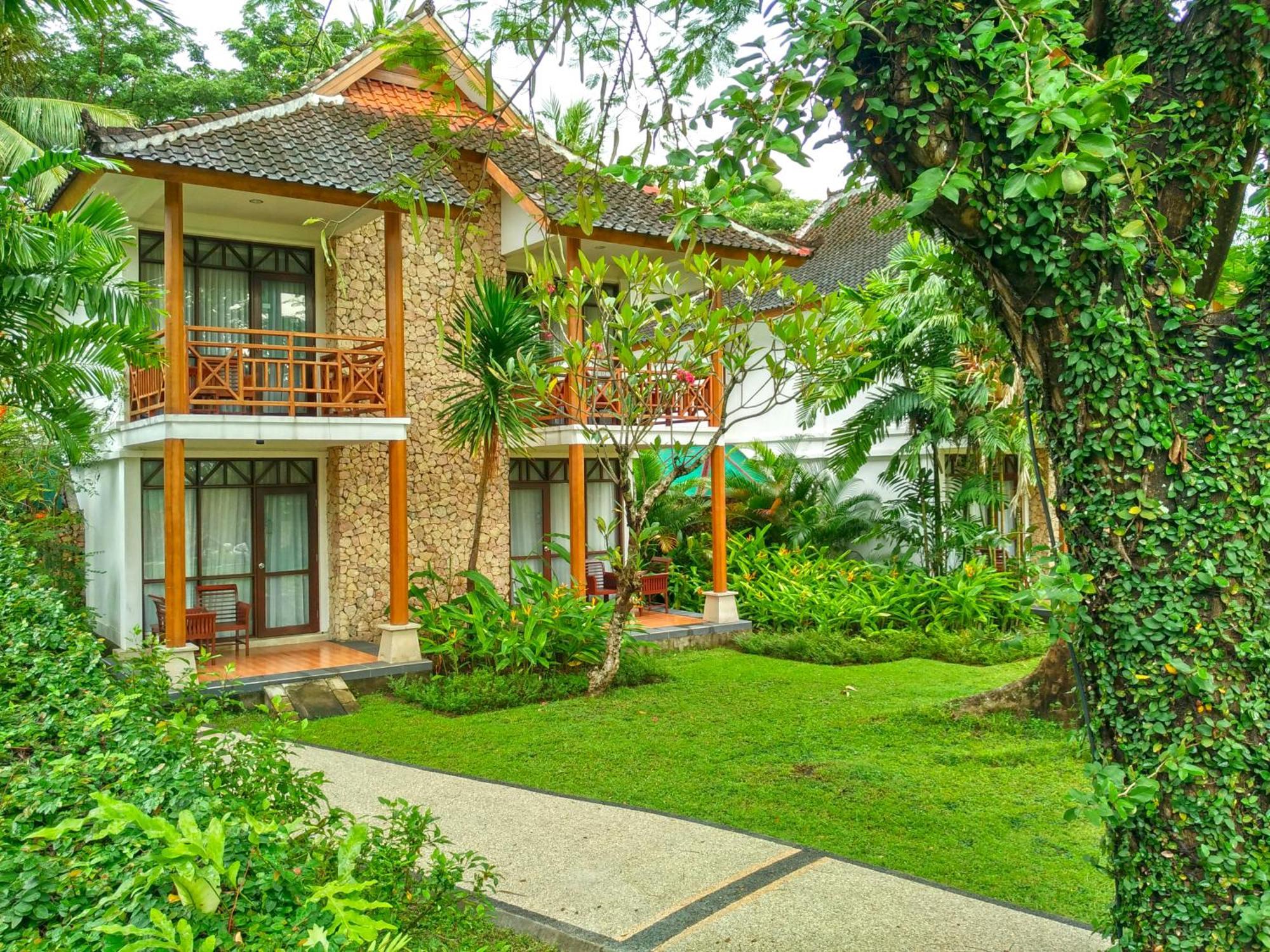 Tropical Garden Chalet