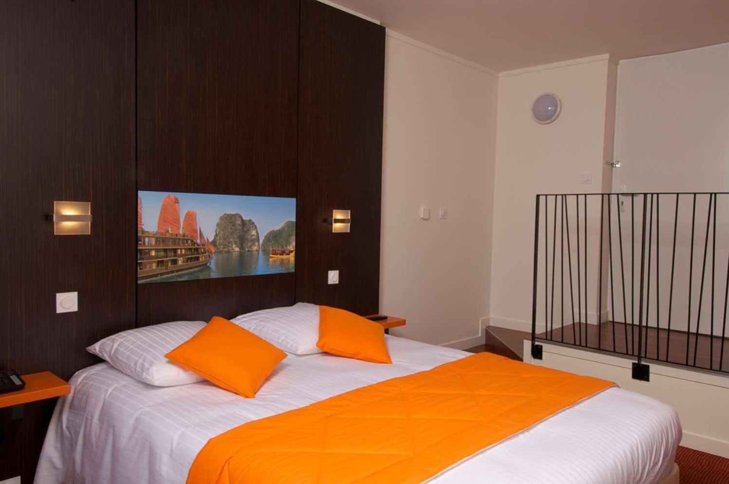 Superior Zimmer mit Queensize-Bett mit seitlichem Meerblick