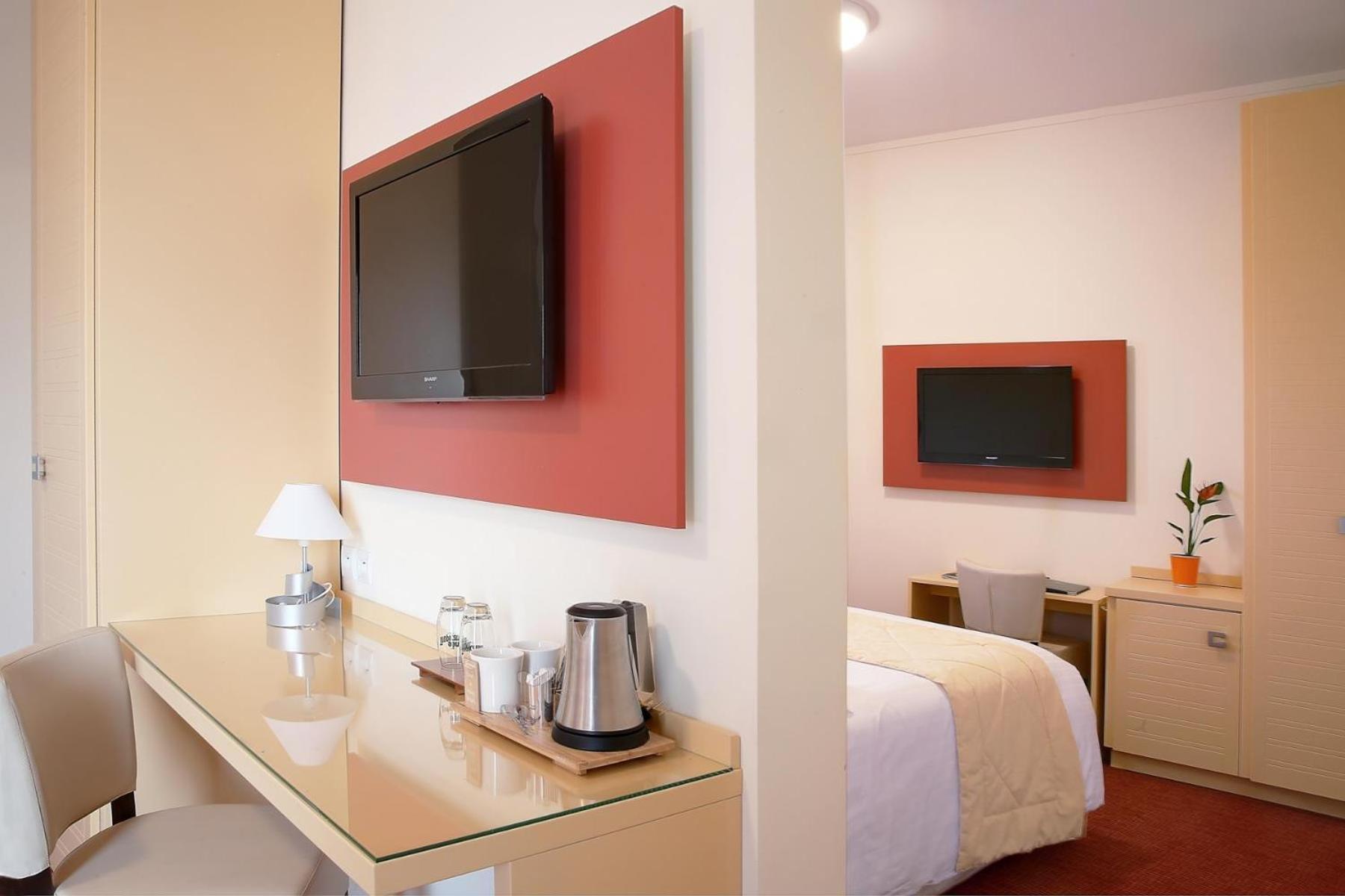 Familienzimmer mit Kingsize-Bett und Schlafsofa
