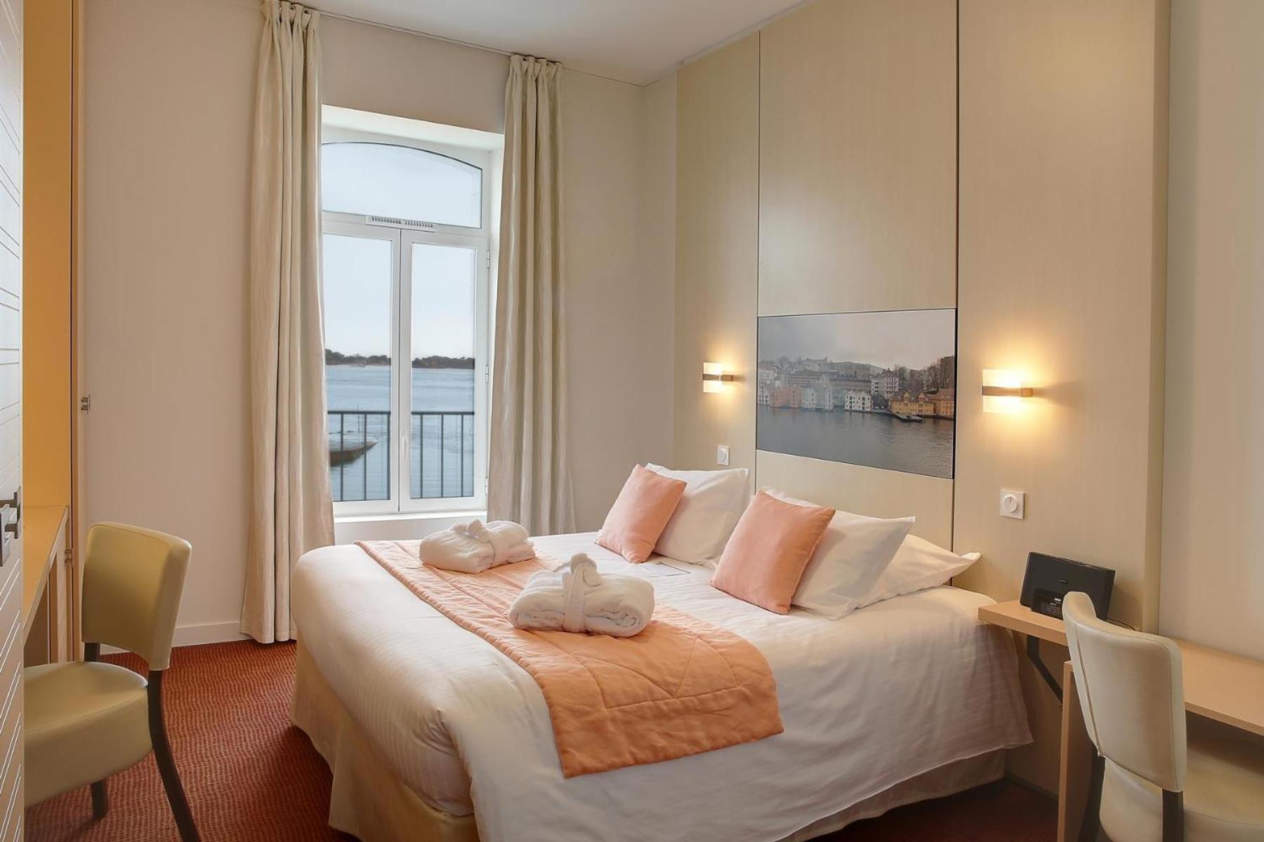 Superior Zimmer mit Queensize-Bett und Meerblick