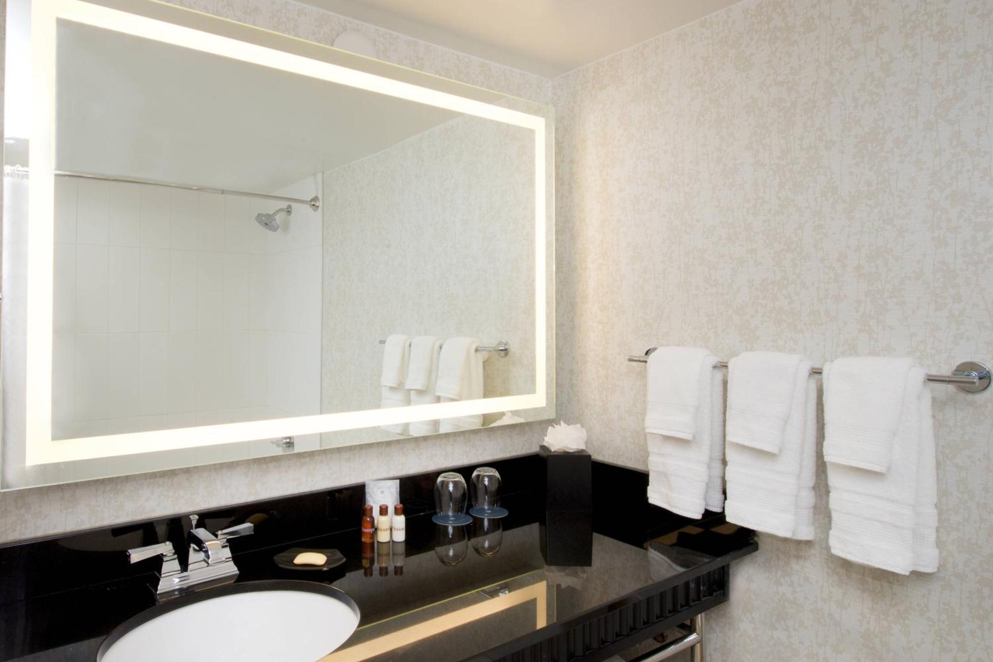 Traditional Queen Room with Two Queen Beds, City View and Roll-in Shower - Mobility Accessible