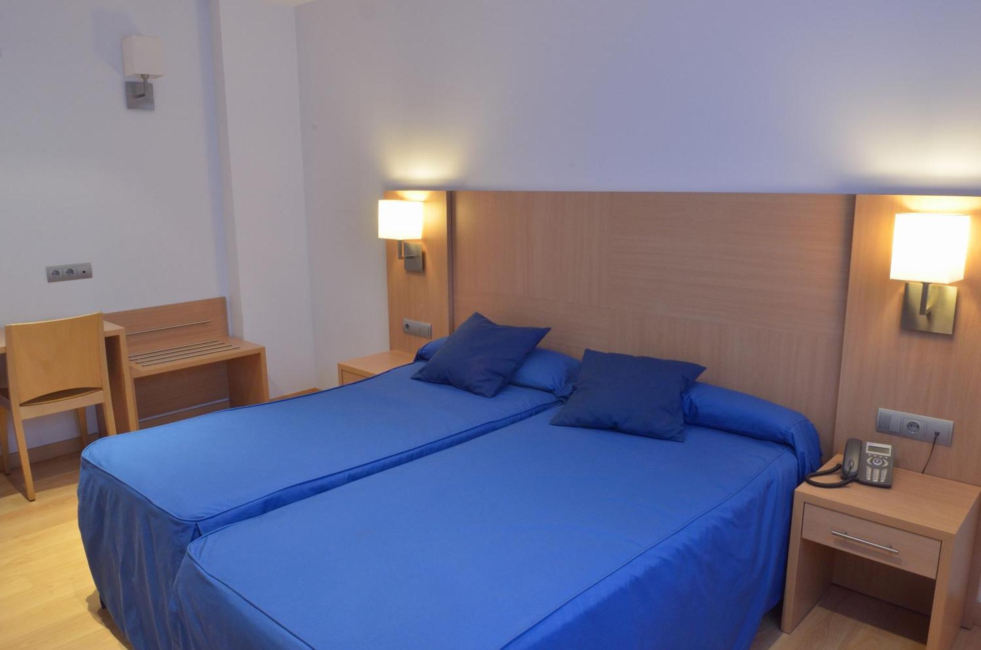 Double or Twin Room,698925957:JPEG