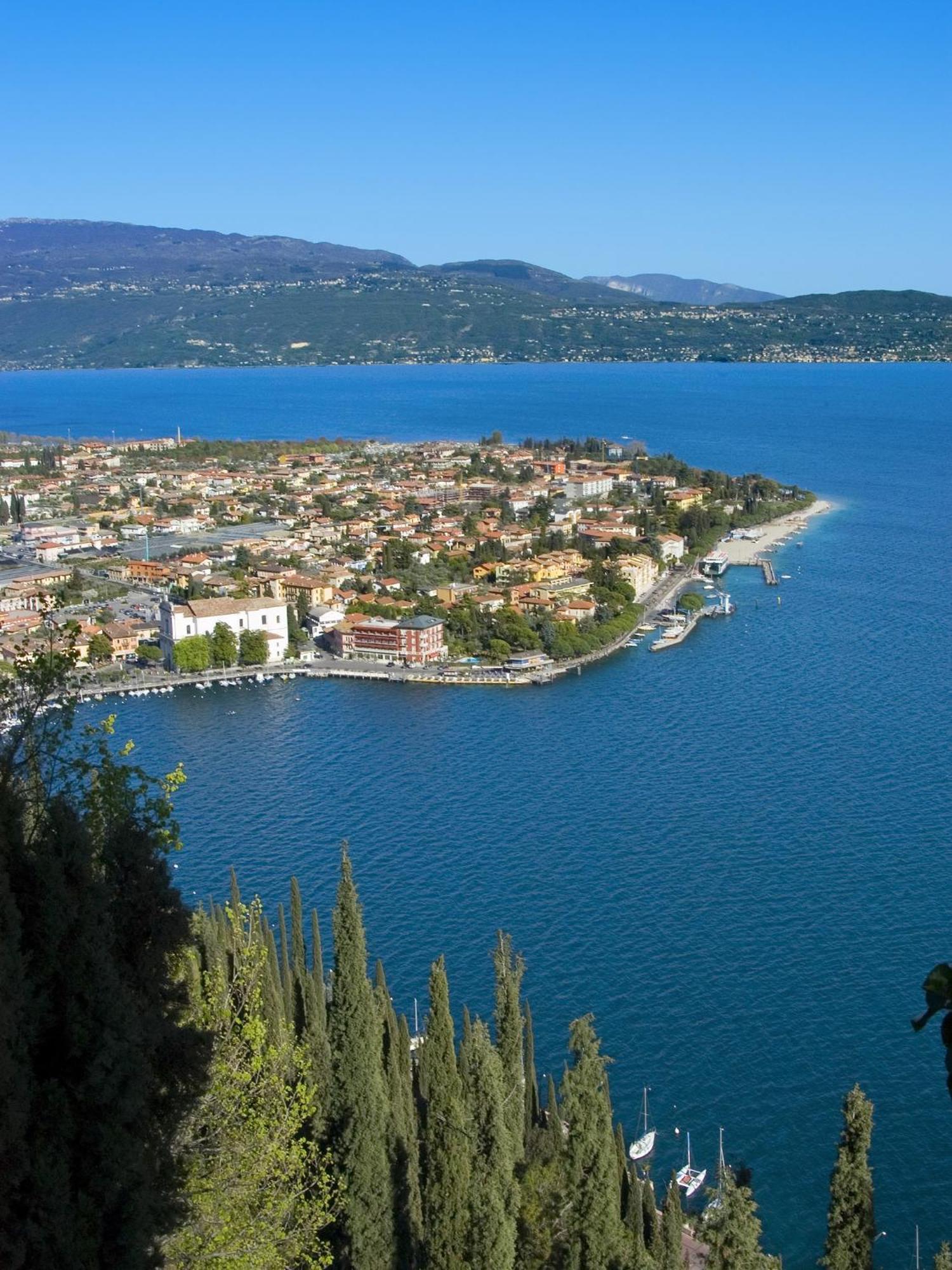 Double or Twin Room with Balcony and Lake View