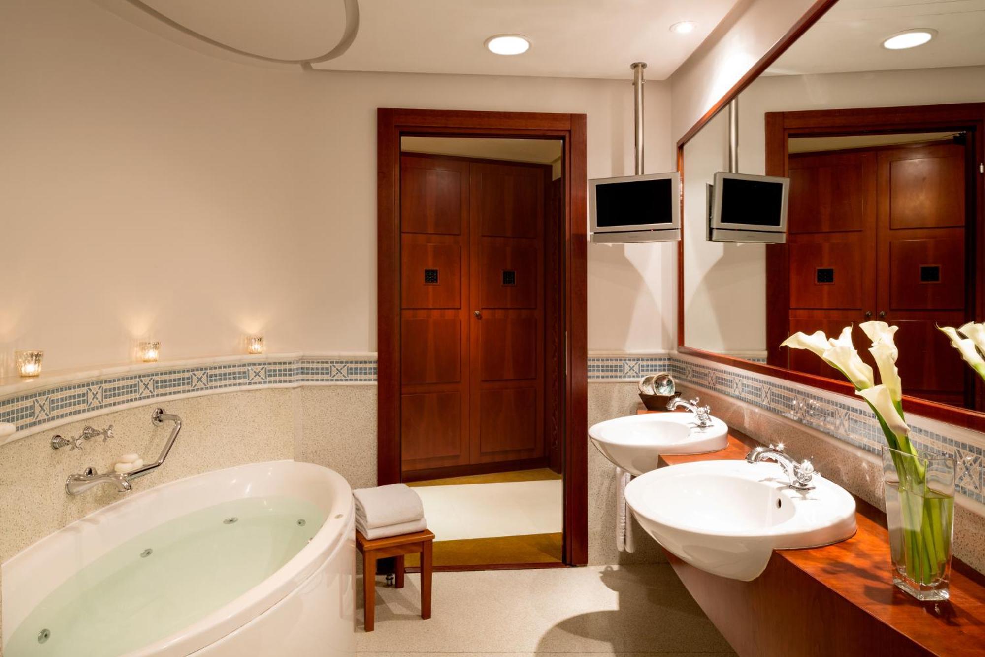 Suite Rosewood