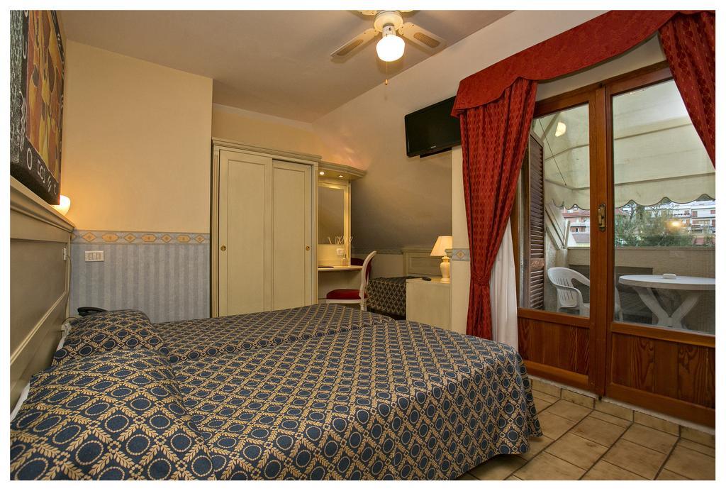 Triple Room,338717512:JPEG