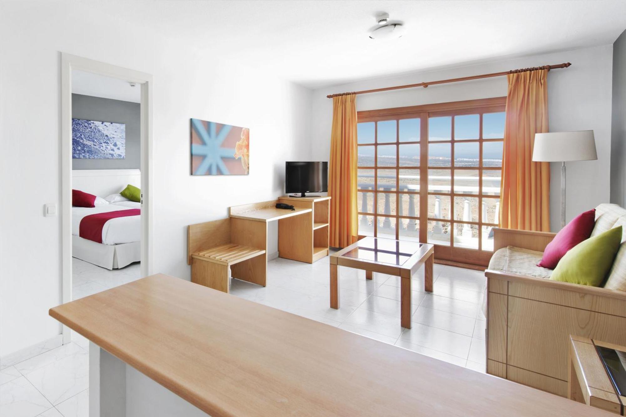 One-Bedroom Apartment Sea View