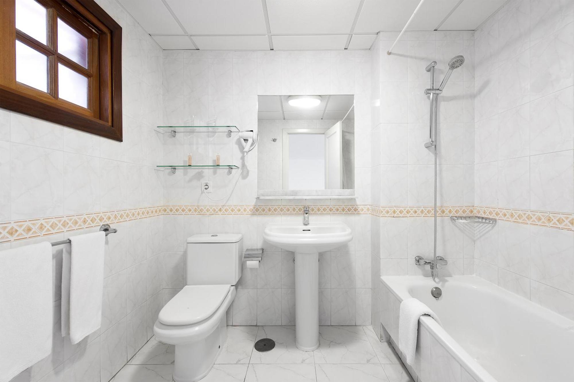 Two-Bedroom Apartment Sea View