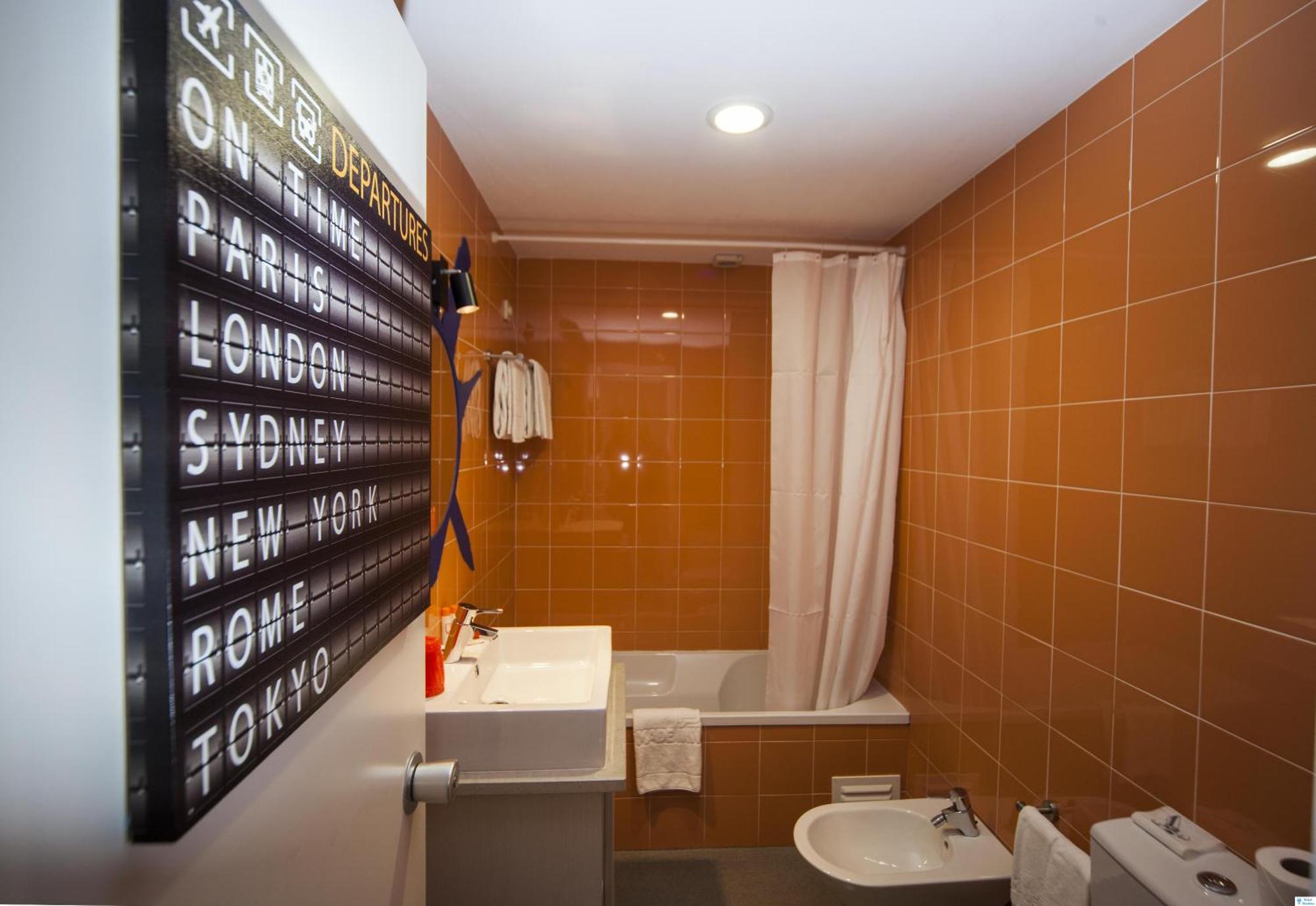 Themed Twin Room Around the World