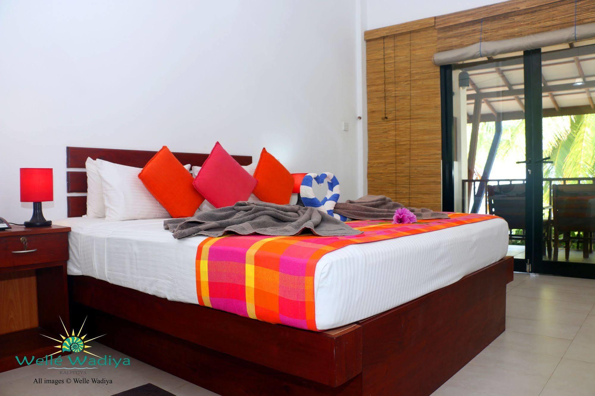Deluxe King Room with Balcony and Sea View with Air-con