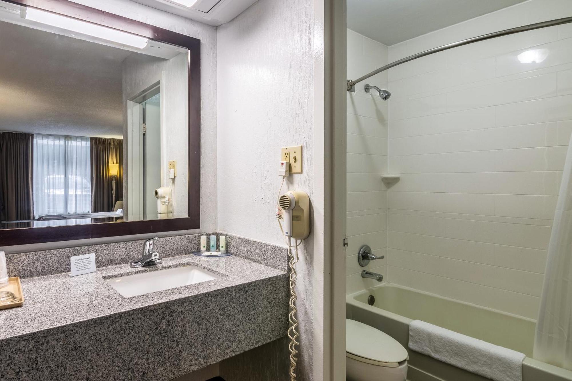Double Room with Two Double Beds - Non-Smoking