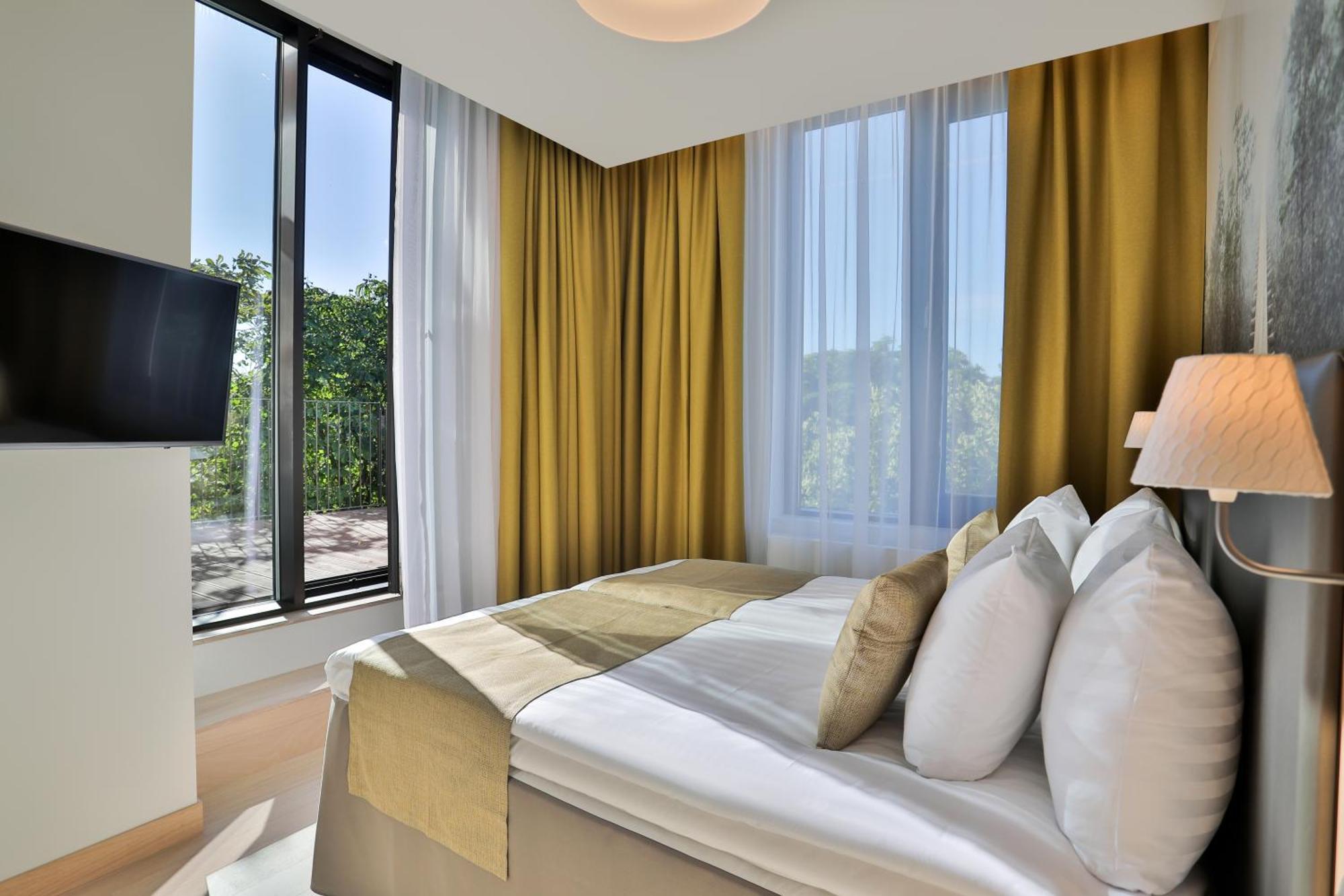 Zen Suite Spa Bath Balcony