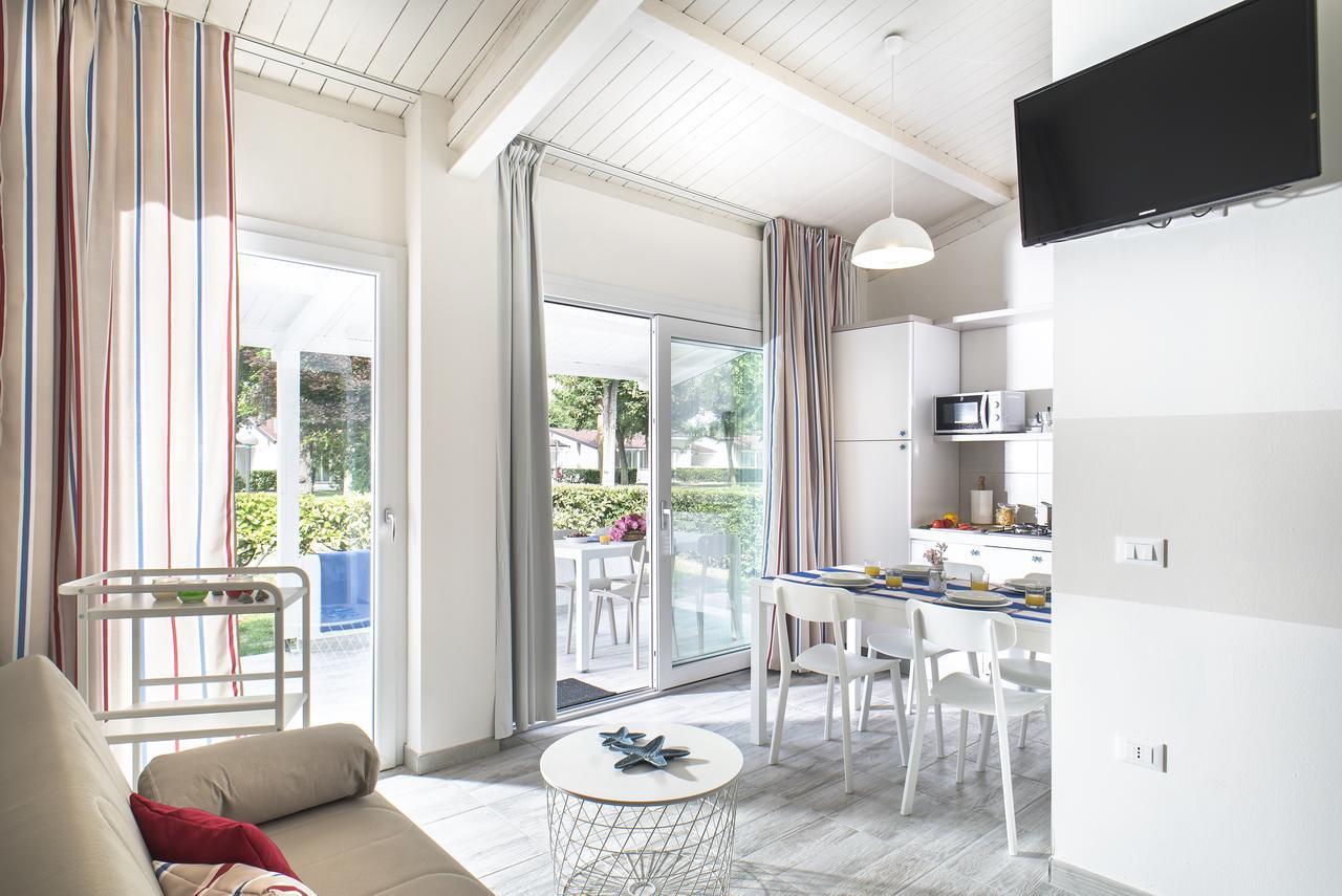 Three-Bedroom Apartment,718038346:JPEG