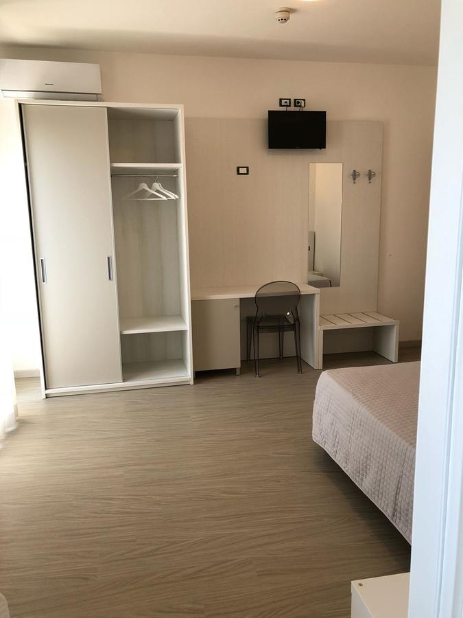 One-Bedroom Apartment,763209070:JPEG