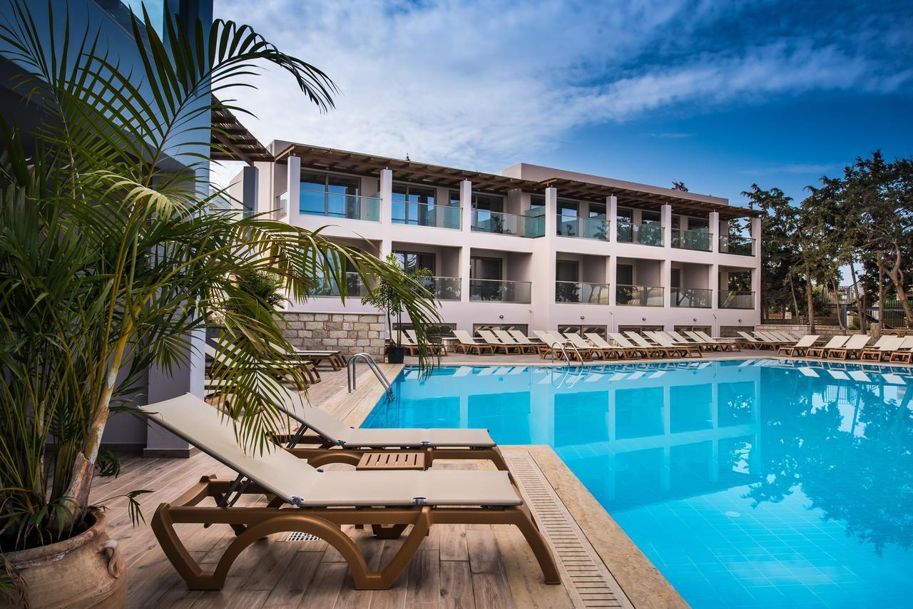 Swim Up family suite (5years old and above)