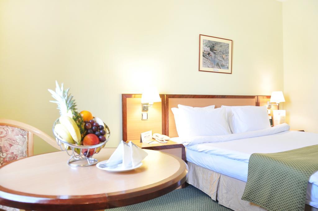 Standard Zimmer mit Kingsize-Bett