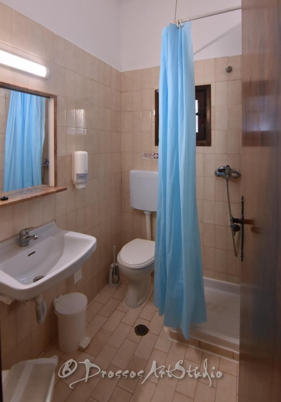 Habitación Doble Económica (3 adultos y 1 niño)