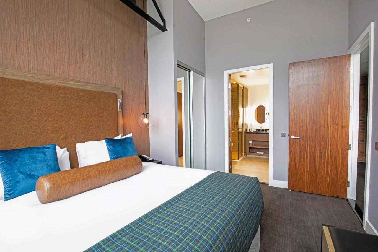 Executive Suite, 1 Bedroom, 1 King, Sofa Bed, Kitchen Kitchen