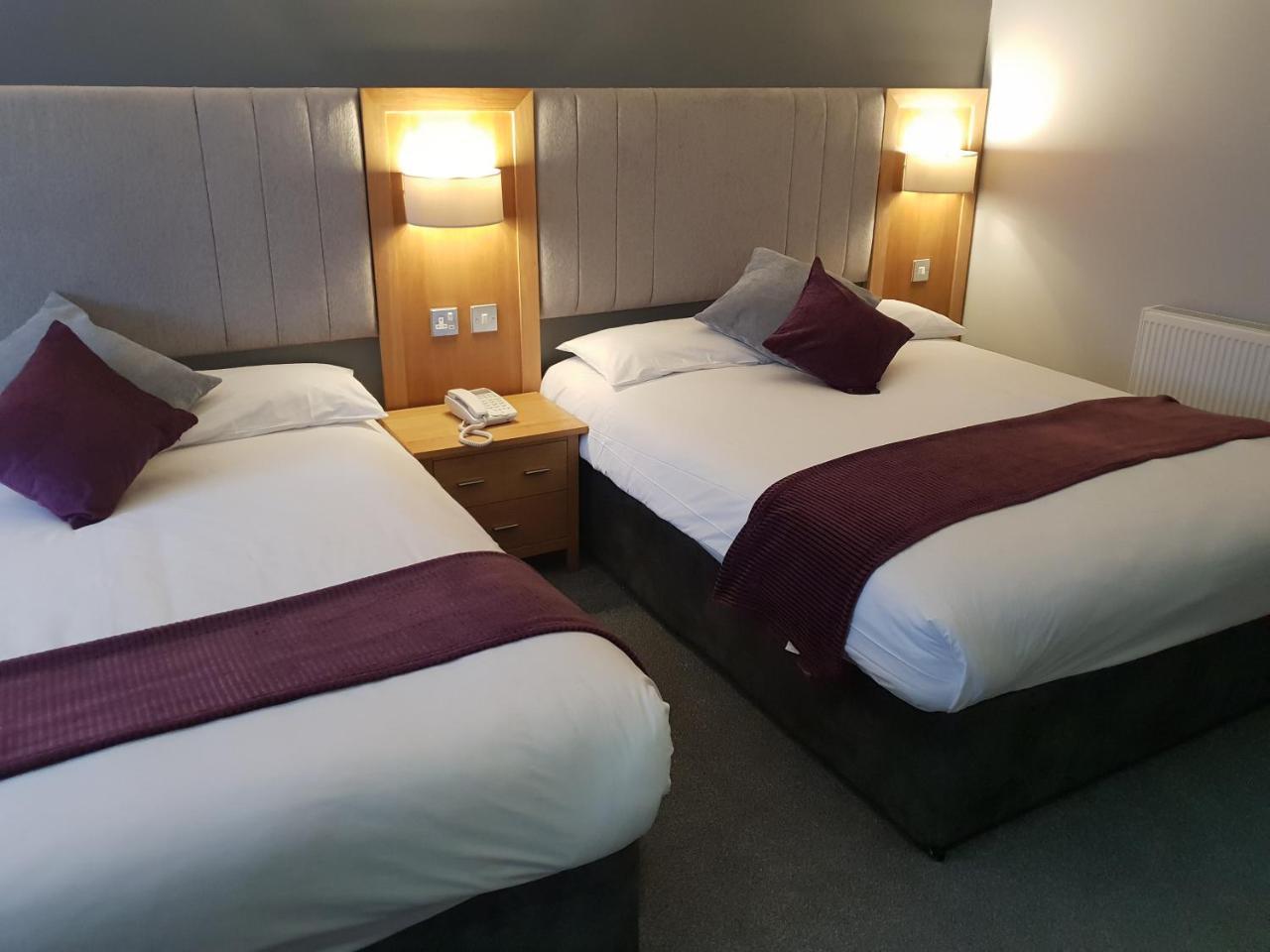 Club Twin Family Room