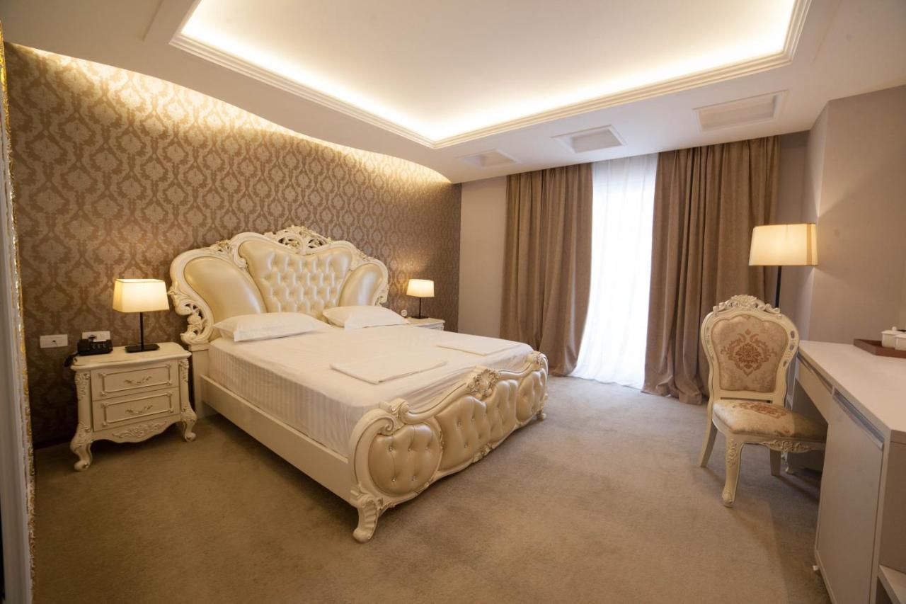 Deluxe Double Room with Side Sea View