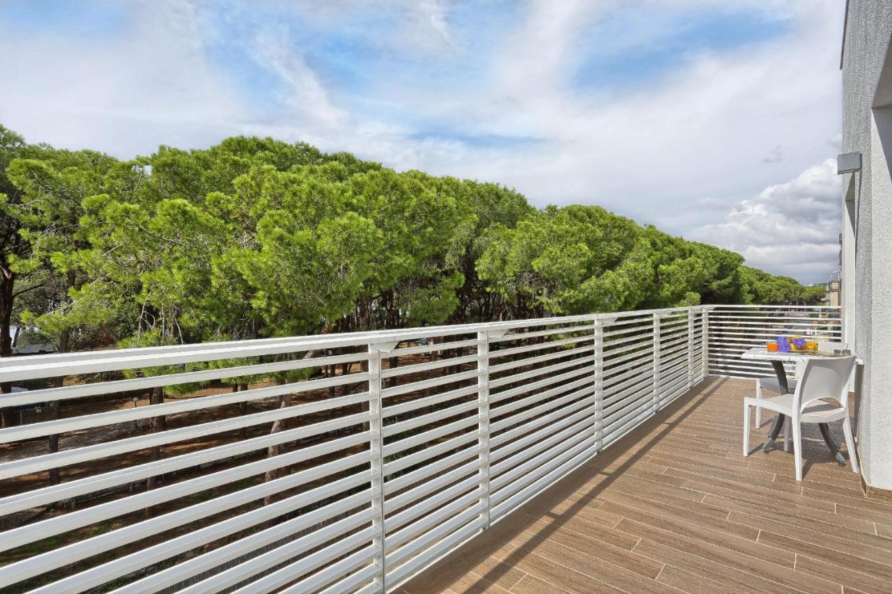 Superior Double Room with Terrace and Pinewood View