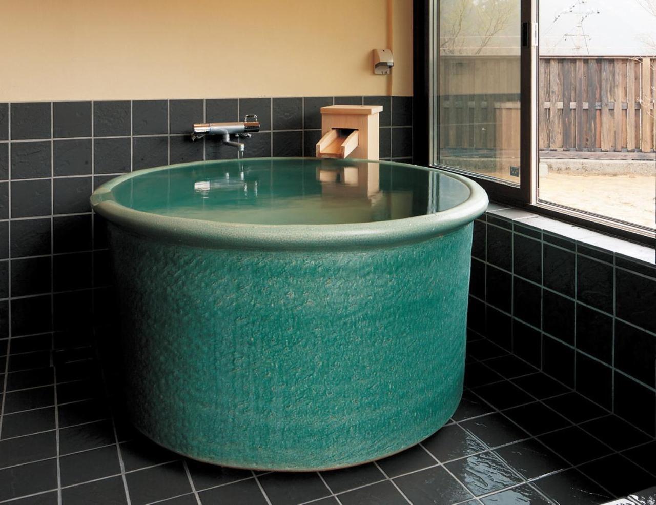 Deluxe Twin Room with Semi Open-Air Bath