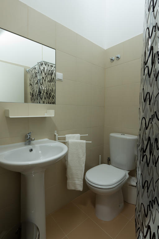 Habitación Doble interior con baño compartido - 2 camas