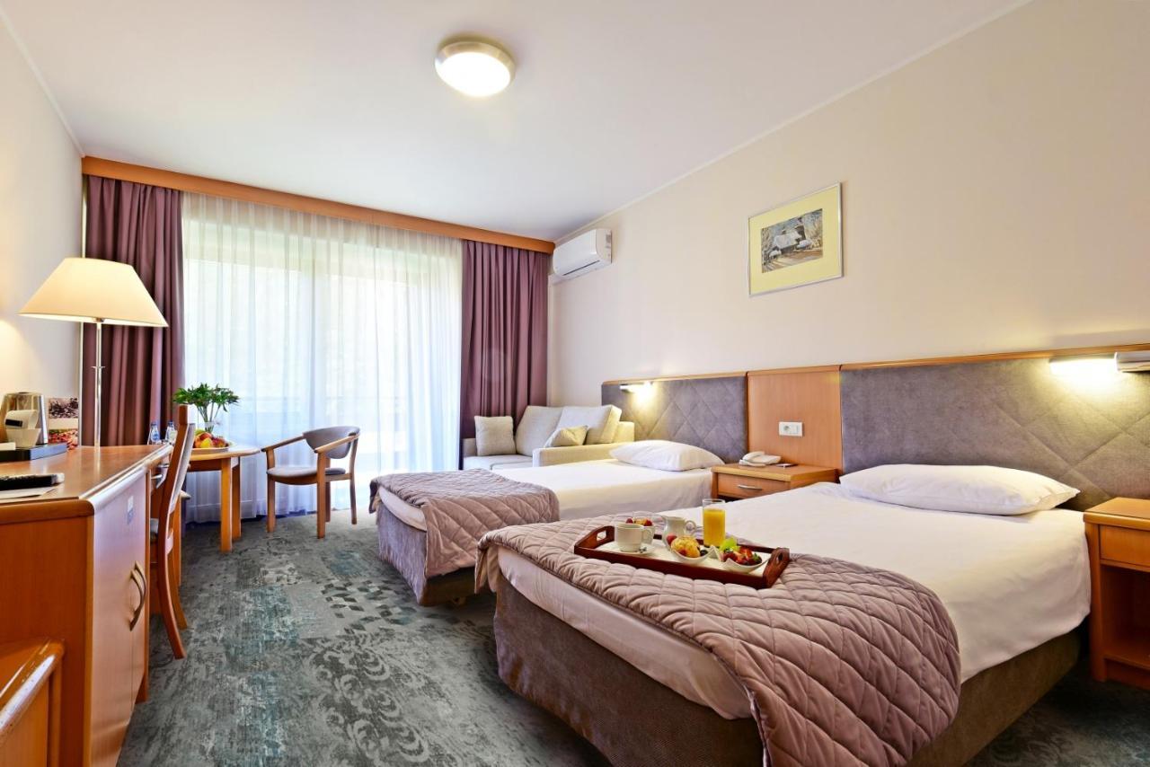 Standard Twin Room with Sofa