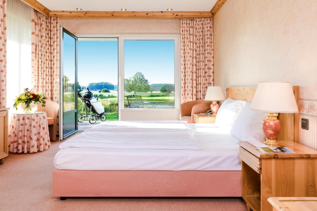 Doppelzimmer mit Blick auf den Golfplatz