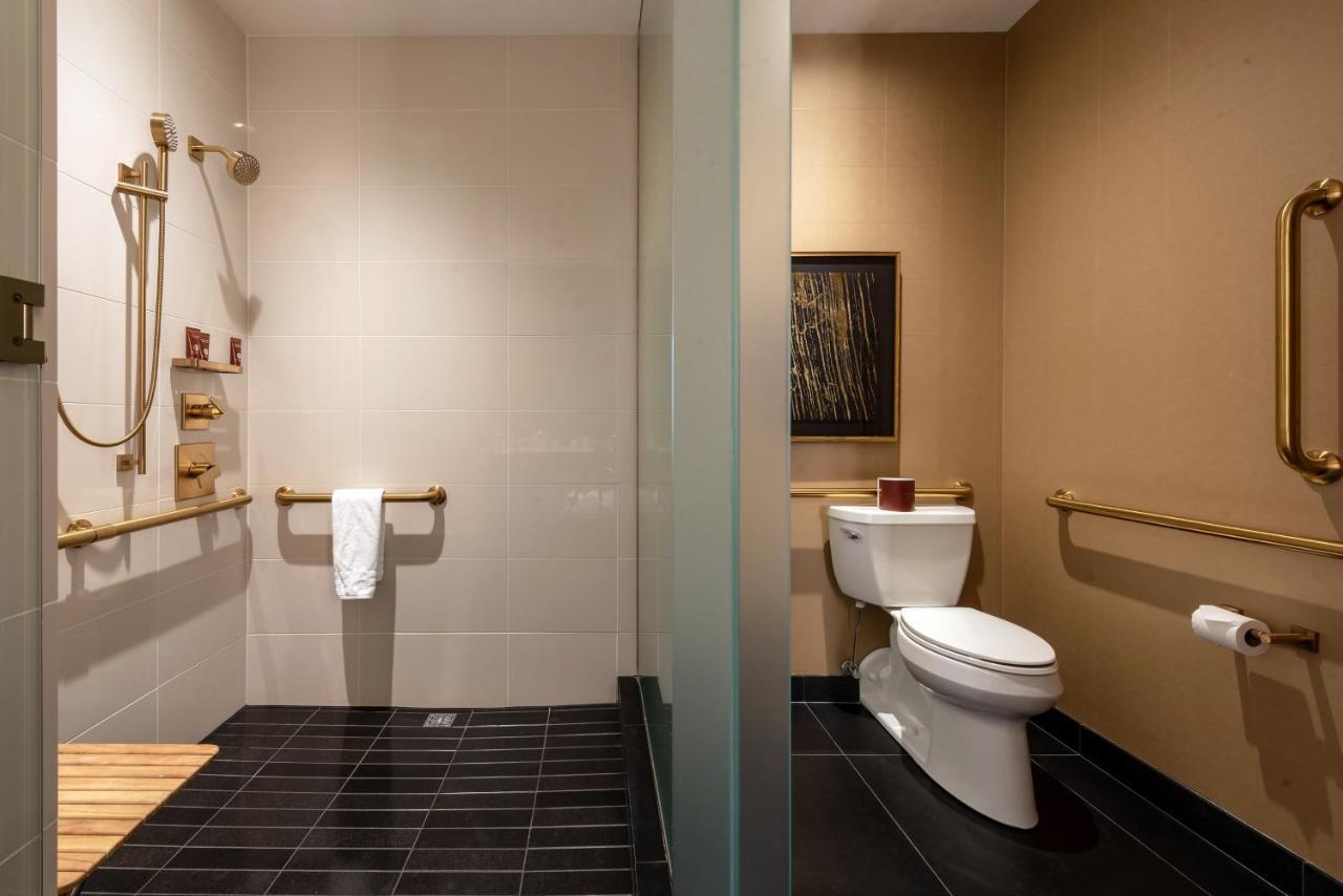 Estudio con 2 camas grandes y ducha accesible en silla de ruedas - Adaptado para personas con discapacidad