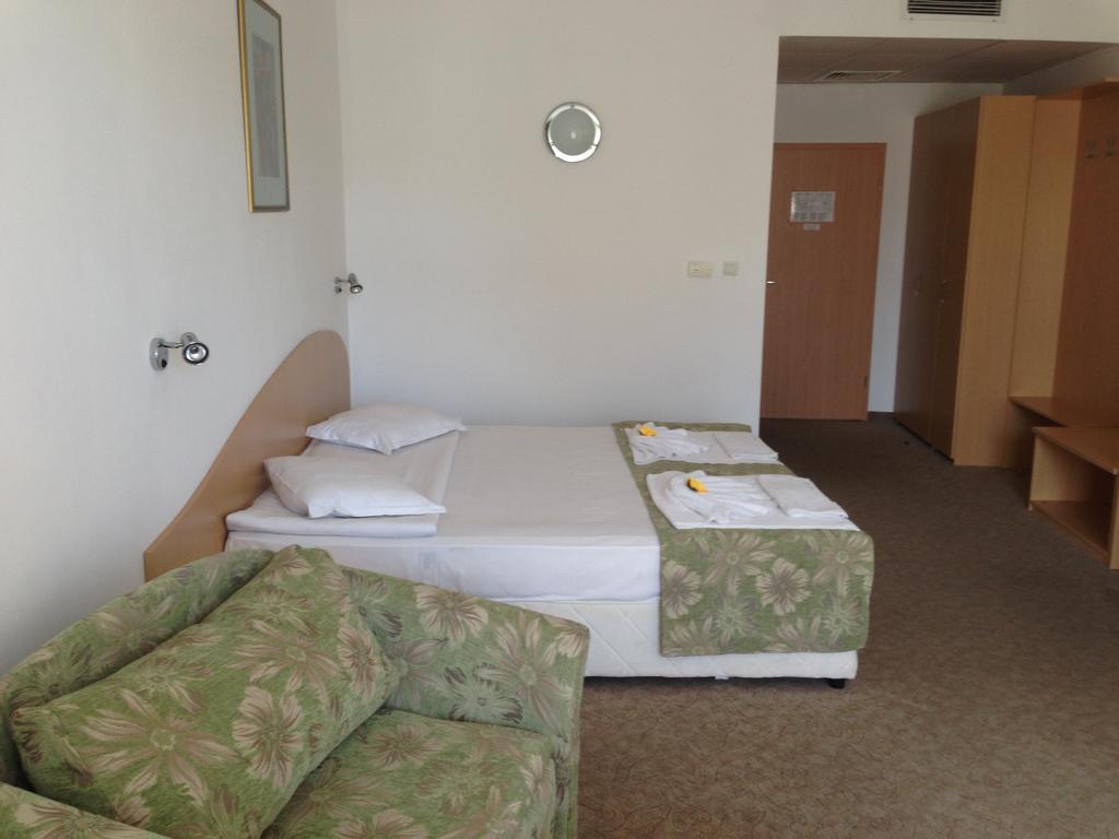 Zweibettzimmer mit Balkon (2 Erwachsene + 1 Kind)