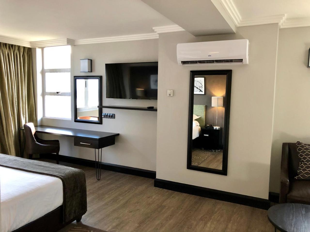 Double or Twin Room with Side Sea View