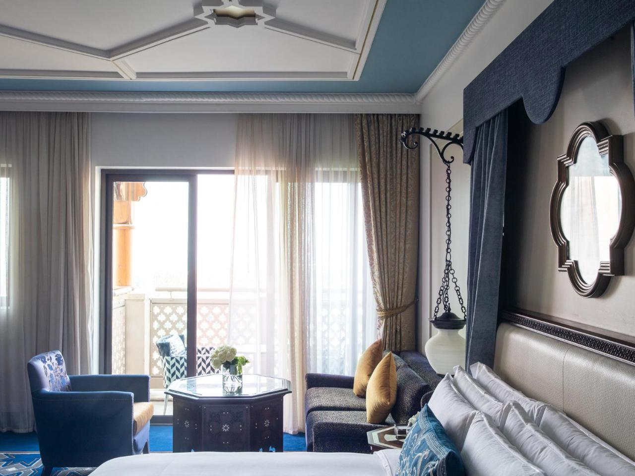 Club Ocean Room Club Benefits