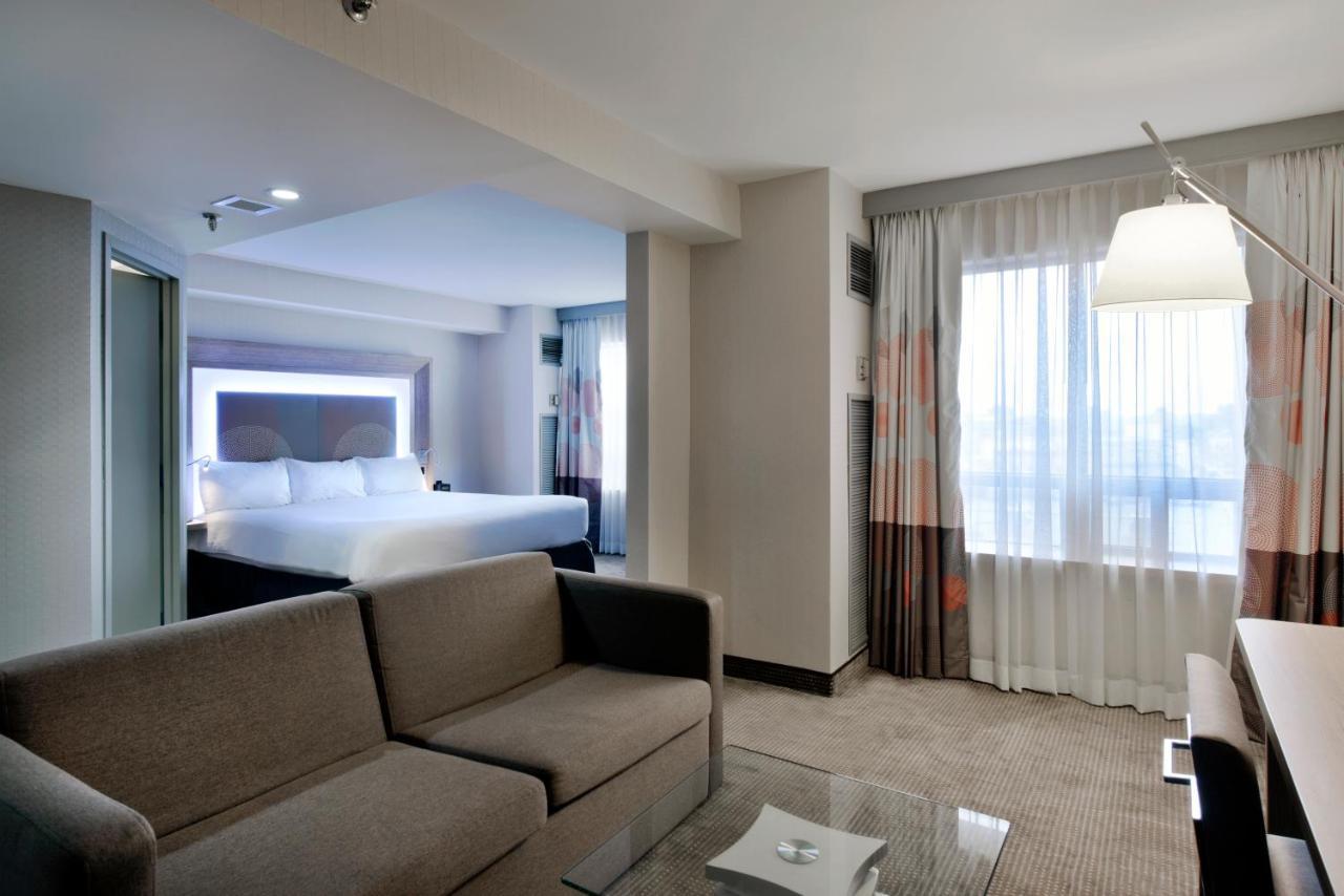 Junior King Suite with Seating Area