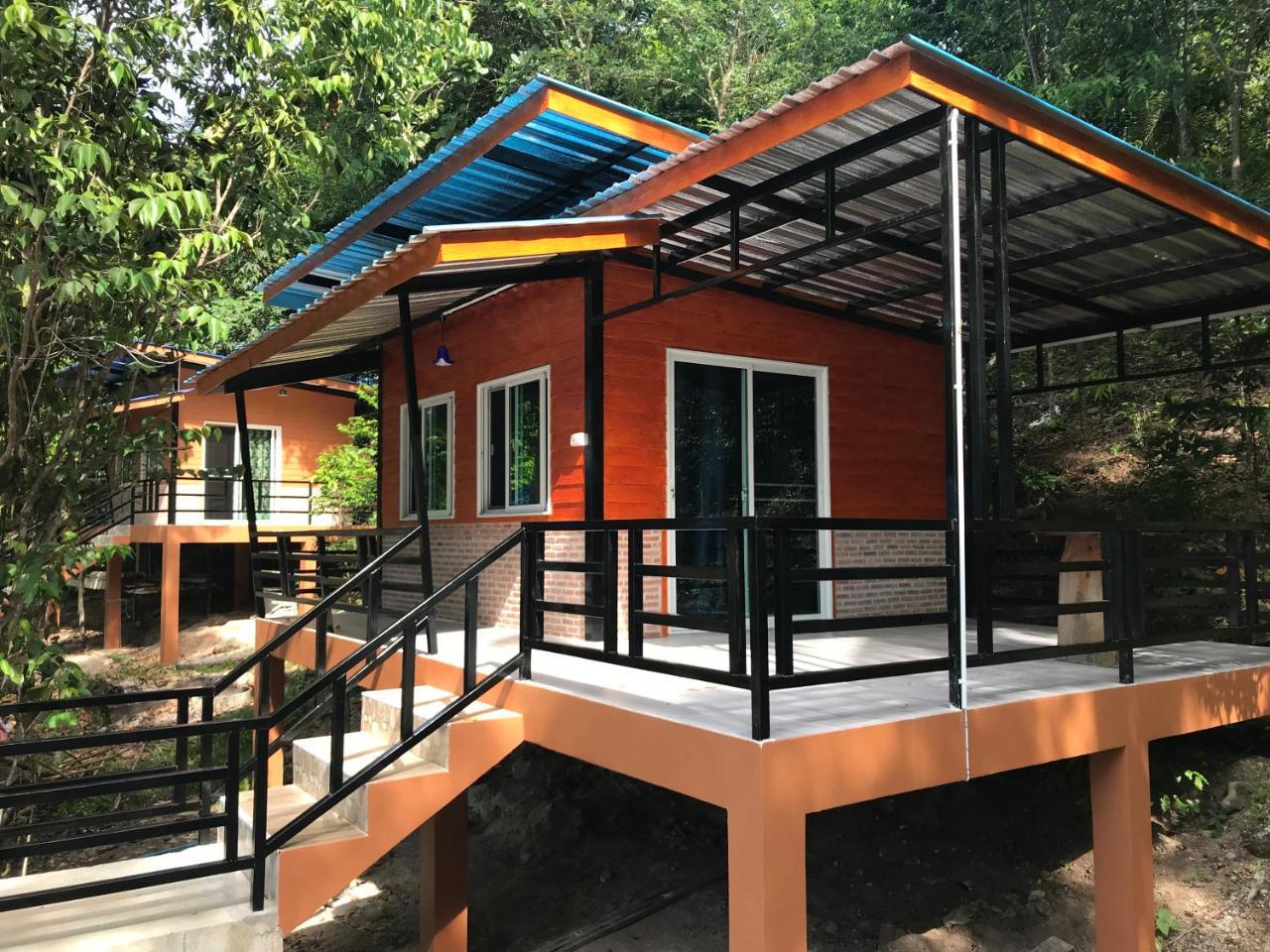Bungalow - Water Front