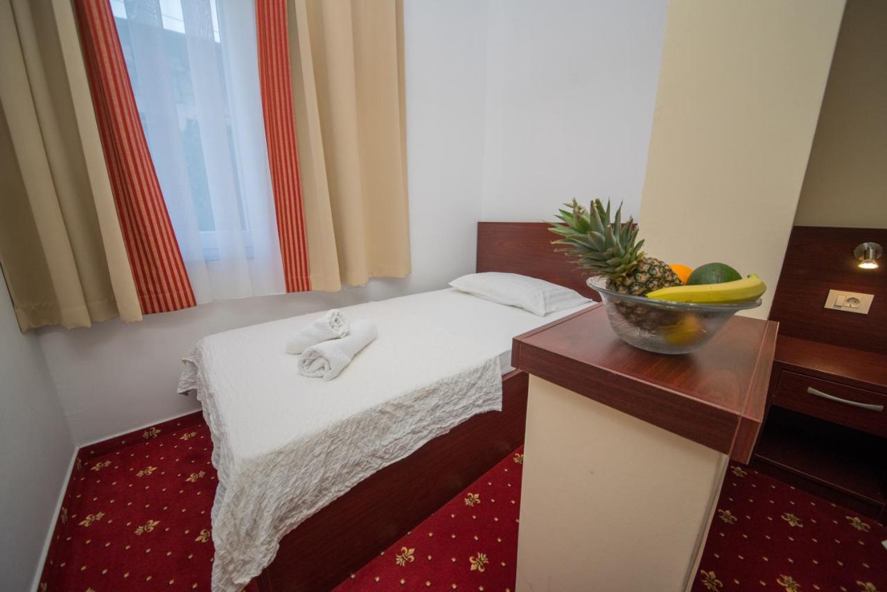 Triple Room,743761021:JPEG