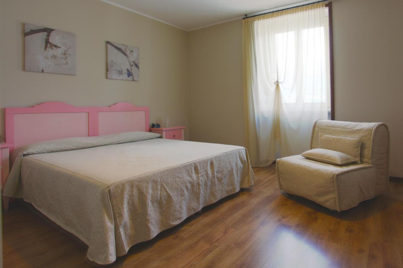 Triple Room with Lake View