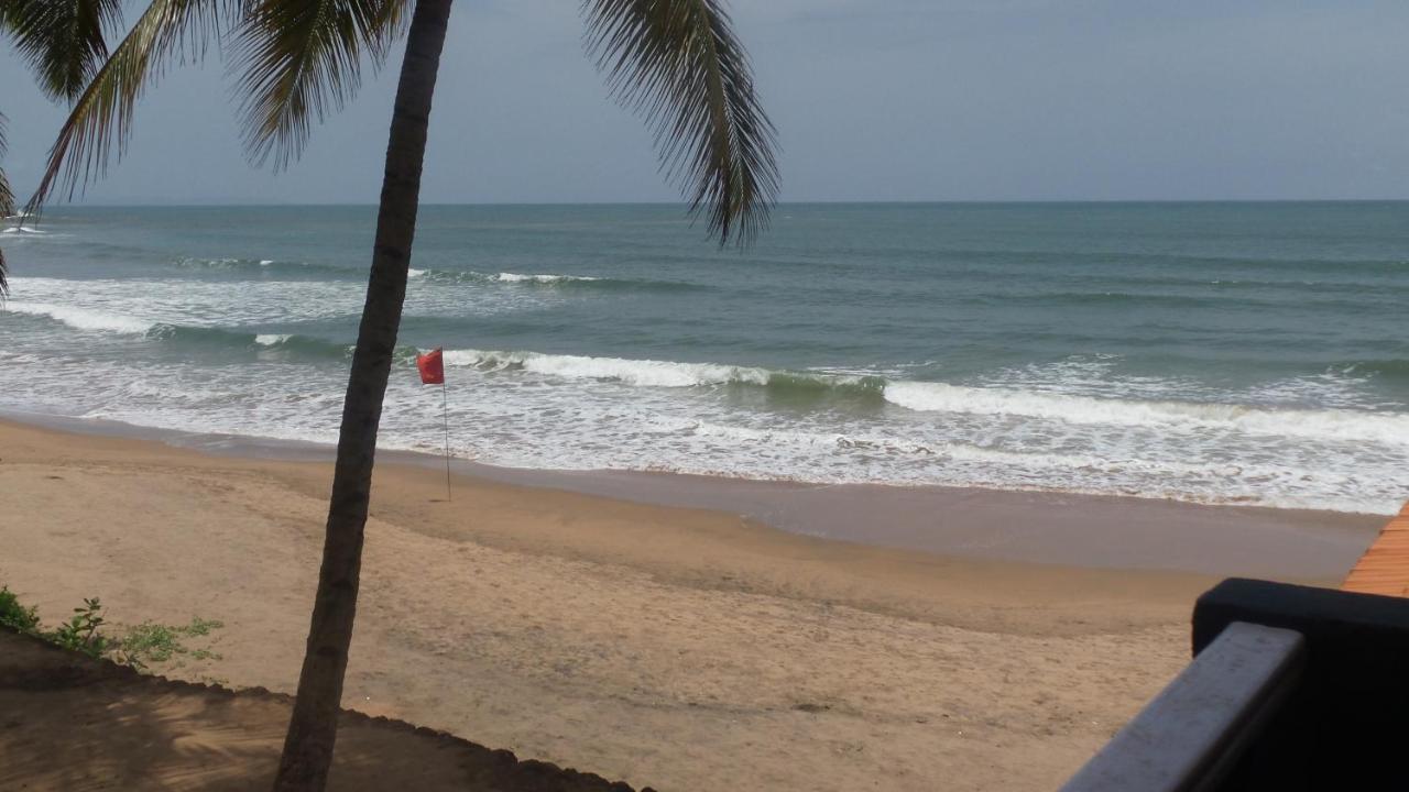 Deluxe Double Room with Side Sea View