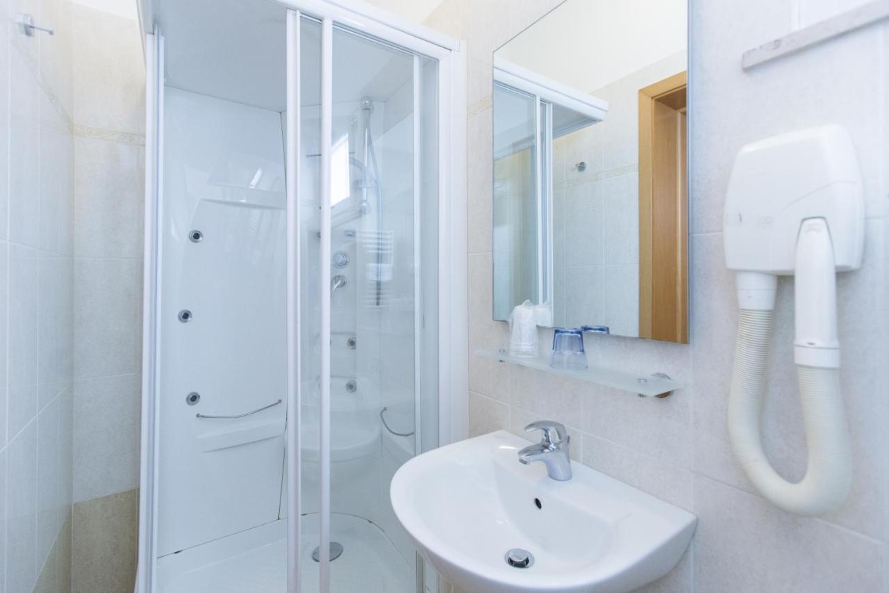 Deluxe Double or Twin Room Sea View,1114931514:JPEG