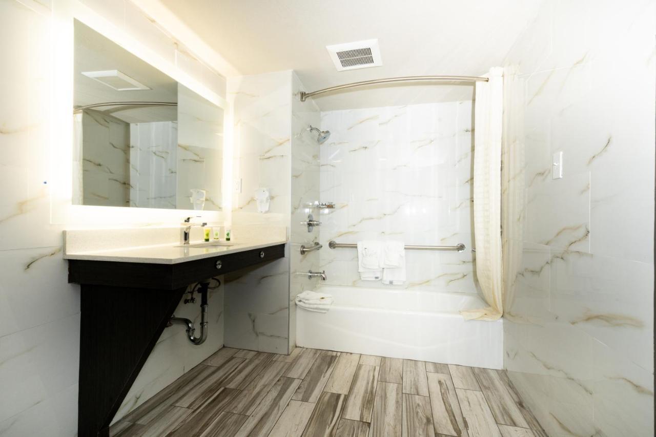 King Room with Bath Tub - Disability Access/Non-Smoking