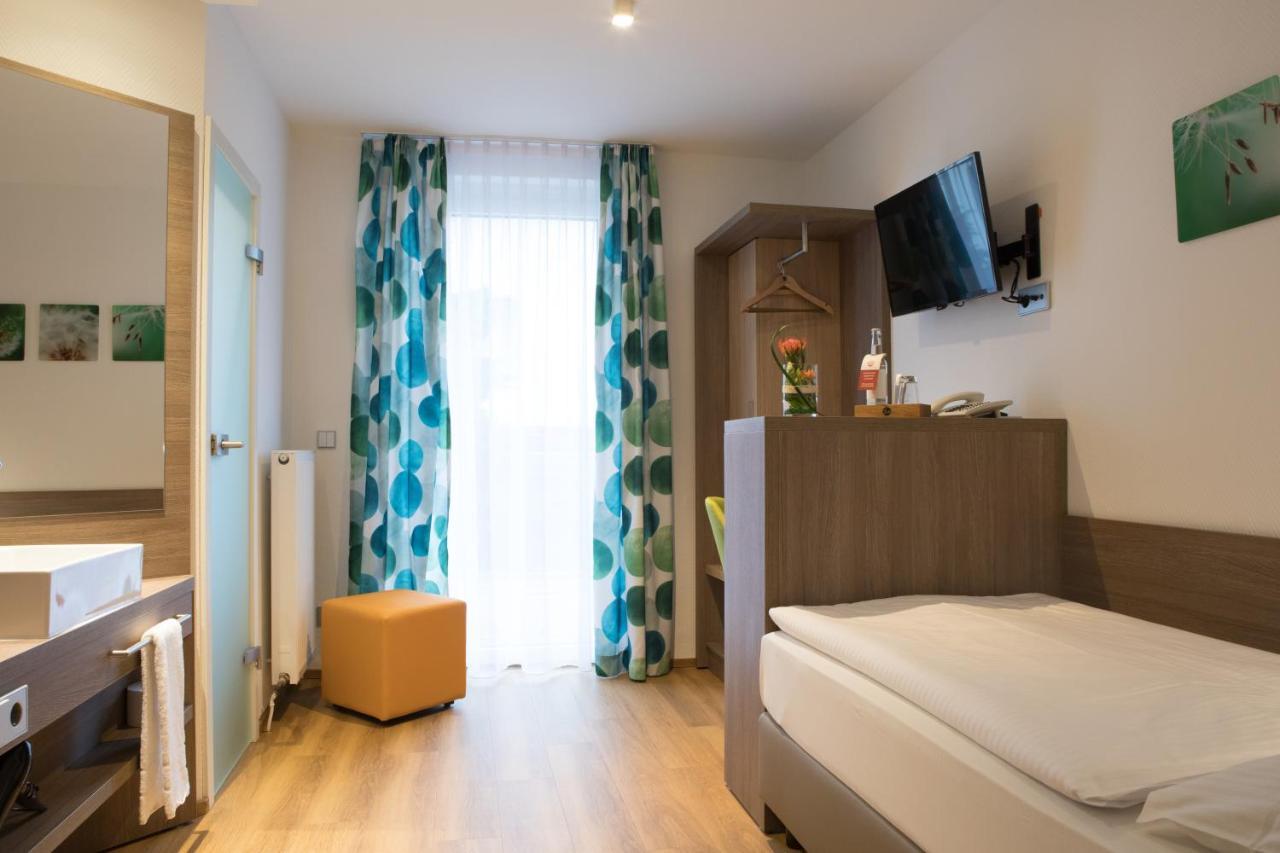 Small Single Room,750537602:JPEG
