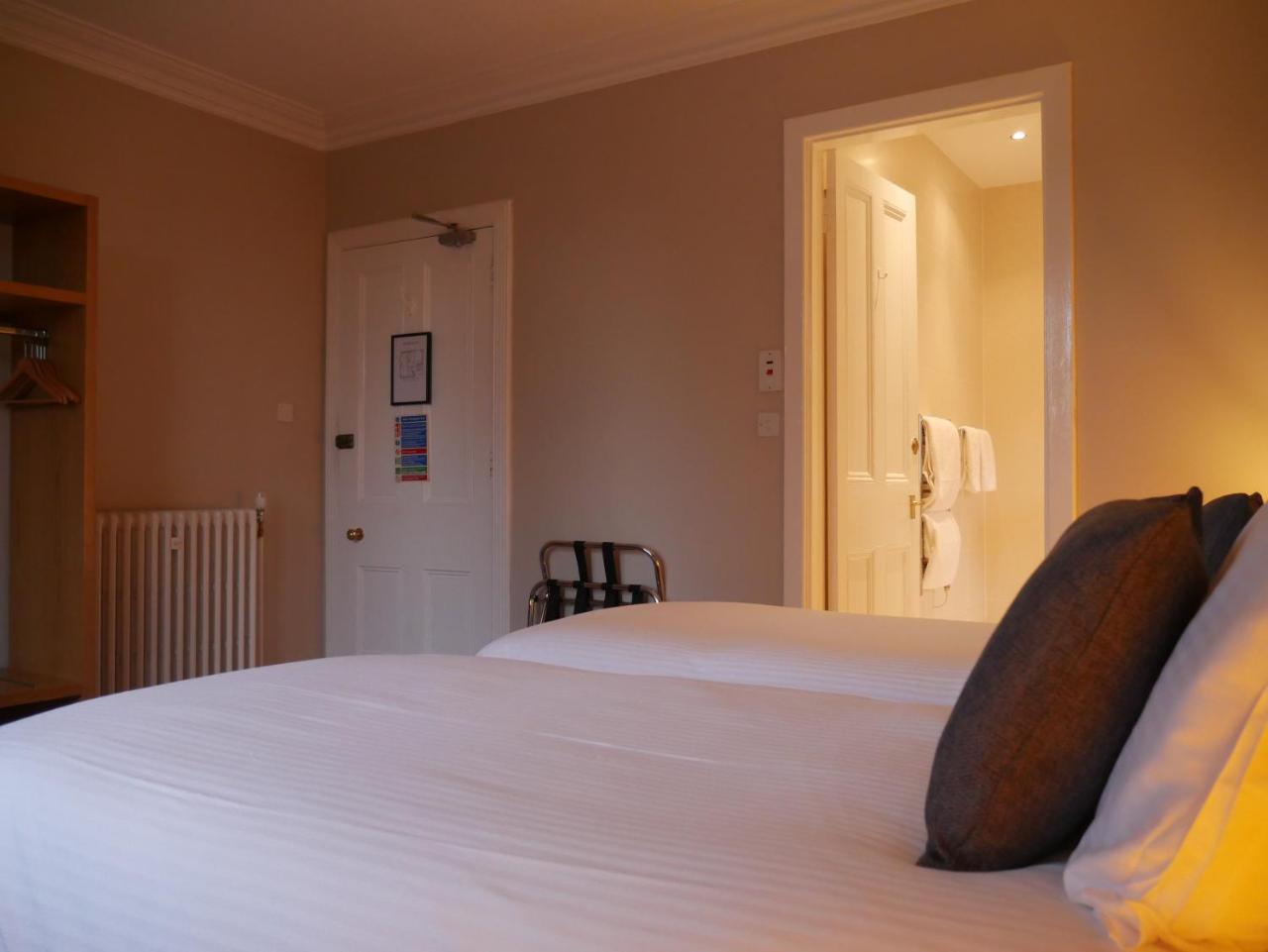 Standard Twin Room,1073967679:JPEG